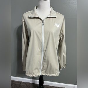 New balance, men’s beige all motion,four-way stretch, comfort fit jacket size2XL